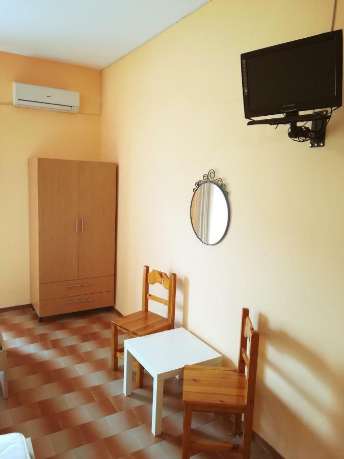 Eleftheria'S Apartments Eratini Esterno foto